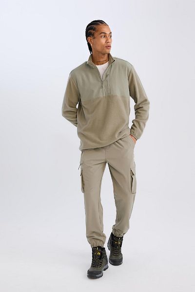 DeFacto Sport-Sweatshirt aus Fleece mit Stehkragen und Reißverschluss – Standard-Passform 3197172