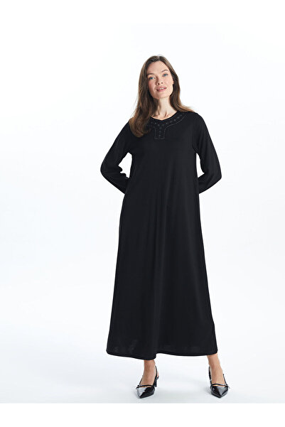 LC Waikiki فستان أوزماركا للموسم الجديد بياقة الدراجة ومرصع بالأحجار اللامعة