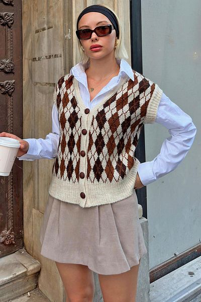 Swist Beigefarbener Damen-Strickpullover mit Rautenmuster – Hemdgarnierung