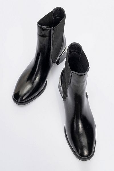 LuviShoes حذاء تشيلسي نسائي من الجلد الطبيعي باللون الأسود اللامع من NEIVA
