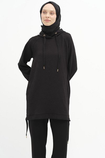 Tuğba Sweat negru cu glugă