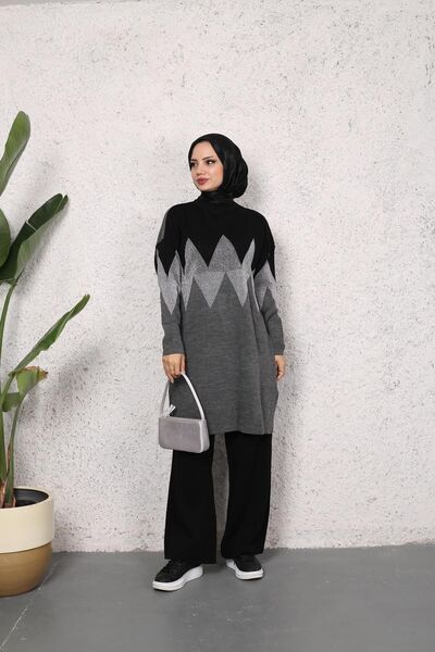 FATELLA KADIN MODEST KENDİNDEN DESENLİ YANDAN YIRTMAÇLI SİMLİ TRİKO TUNİK