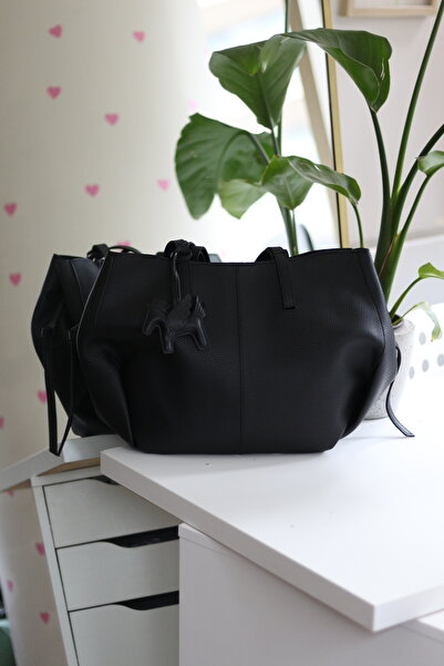 Moom Bag Жіноча чорна сумка-маскот з деталями, великого розміру, через плече