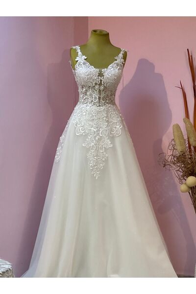 GÖKŞİN MODA A-line, wrap-around, back-lace lace wedding dress.