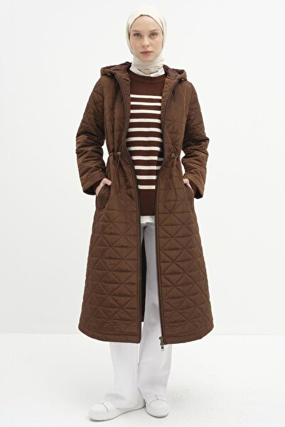 Tuğba Kapüşonlu Altıgen Desenli Kapitone Kaban - Kahve