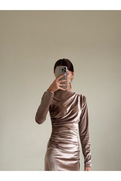 ZDABOUTİQUE Kadife Omuz Ve Bel Kısmı Drapeli Uzun Kol Fermuar Kapamalı Kadın Elbise