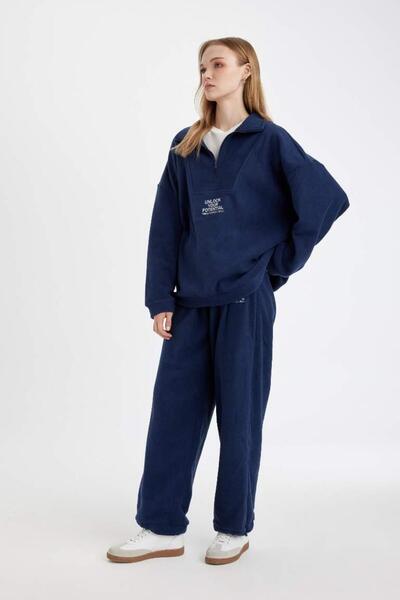 DeFacto Printed Long Length Fleece Sweatpants with Standard Fit Lace-Up Waist and Elastic Leg Pockets