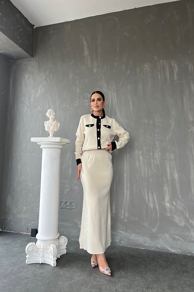 kamacibutik Costum de tricotaj din două piese cu decolteu și detaliu cu nasturi - Se potrivește cu mărimea S/M/L/XL