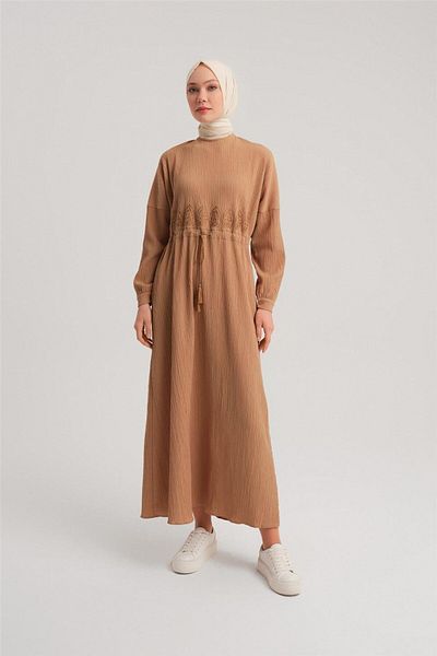 Armine Φόρεμα με κέντημα στη μέση Camel - 24y9811