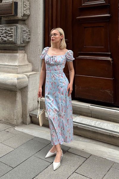 Swist Rochie midi de damă, albastră Merida, cu mâneci pepene verde, cu fantă cu imprimeu floral