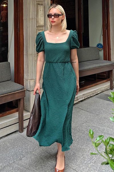Swist Grünes Midikleid mit überkreuzten Bindebändern und Wassermelonenärmeln