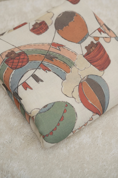 Tuğba Kuğu قماش موسلين مطبوع |   الدببة الصغيرة مع بالونات