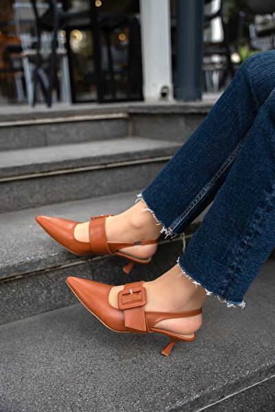 LAMİNTA Doby Taba Kalın Sivri Burun Kemer Bağlı Toka Detaylı Kadın Topuklu Ayakkabı