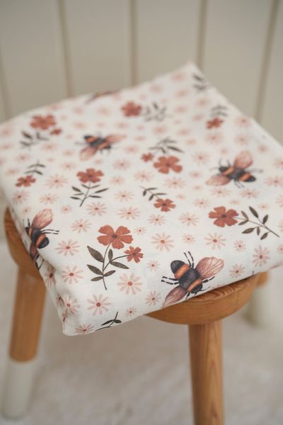 Tuğba Kuğu Printed Muslin Fabric |   Bees and Flowers