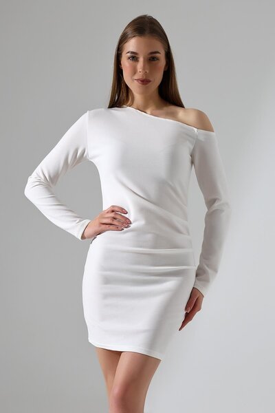 Deafox Weißes, schulterfreies, detailliertes, importiertes Langarmkleid aus Kreppstoff