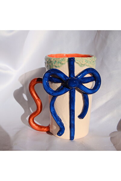 Lily & Loly Ceramics Yeni Yıl Serisi “Mavi Fiyonklu Hediye Paketi” Kupa -El Yapımı Seramik Kupa Mug 300 Ml.