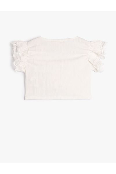 Koton Crop halenka nabíraná vpředu bez rukávů a detail krajky