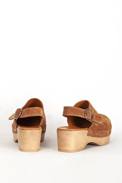 Dericlub Women's Suede Leather Clogs - Closed Toe and Belt, Tan 7607