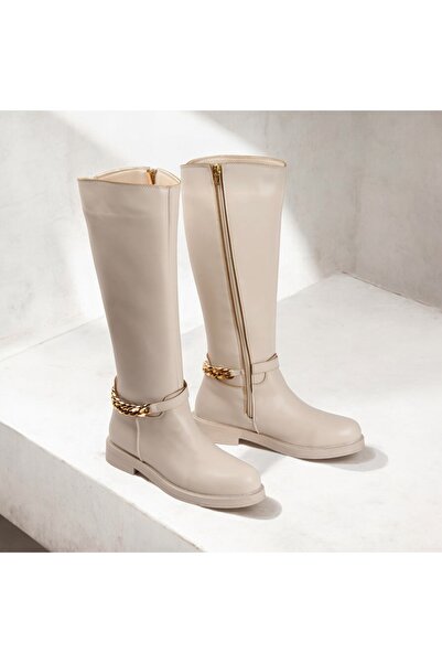 runa shoes حذاء بتفاصيل سلسلة مسطحة