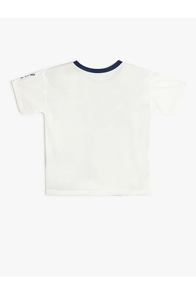 Koton Kurzärmliges T-Shirt mit Rundhalsausschnitt und Camouflage-Print