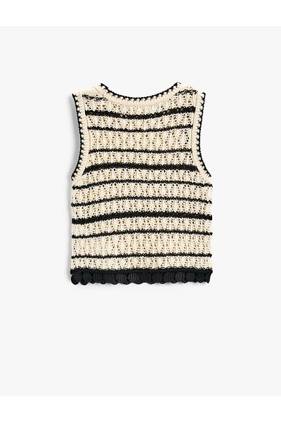 Koton Kurzer Strickpullover mit Rundhalsausschnitt und Ärmeln