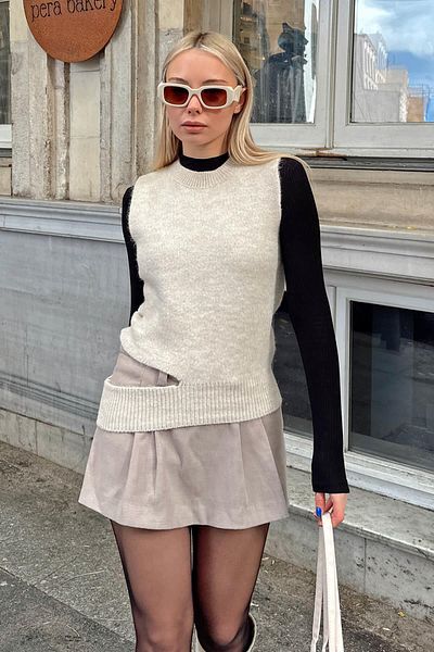 Swist Γυναικείο πλεκτό πουλόβερ σε μπεζ χαμηλό λαιμόκοψη