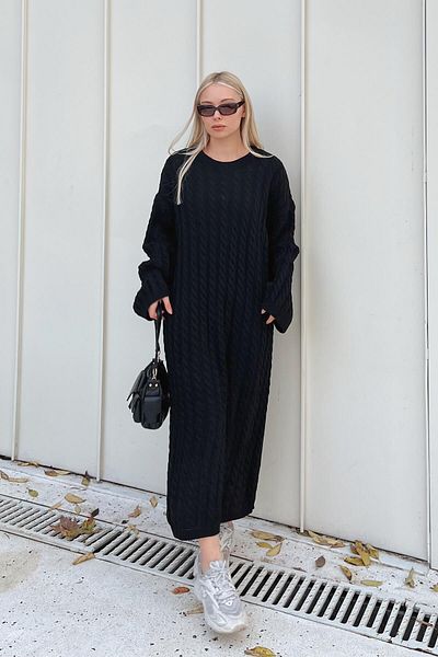Swist Schwarzes geflochtenes Strick-Midikleid mit Rundhalsausschnitt für Damen