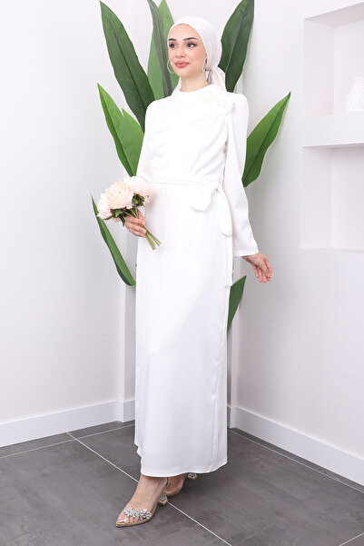 İmajButik Λευκό σατέν βραδινό φόρεμα με βρογχική λεπτομέρεια