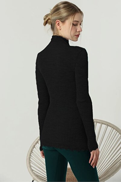 VEGENZE Pulover de damă negru cu mâneci și decolteu din dantelă cu volane pe jumătate