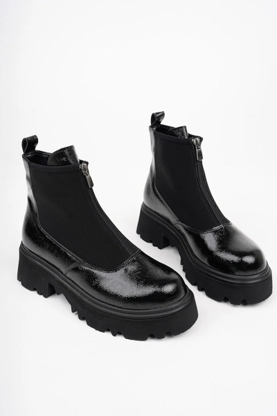 UYEGE WONDERFUL sorozatú fekete lakkbőr, vastag talpú, elöl cipzáras női csizma