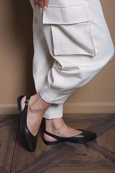 Beyond Γυναικείες δερμάτινες μπαλαρίνες Valerin σε καφέ χρώμα με ανοιχτή πλάτ...