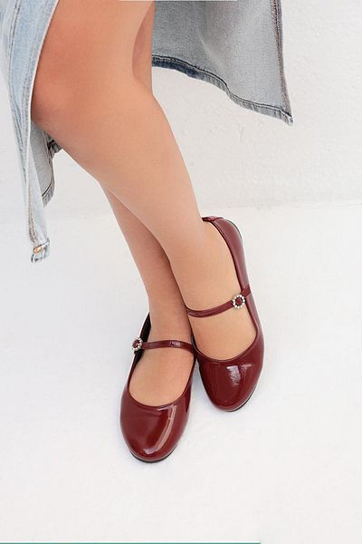 Beyond Women's Burgundy Mary Jane Round Toe Floral Patent Leather Daily Flats BYNDMJYC01