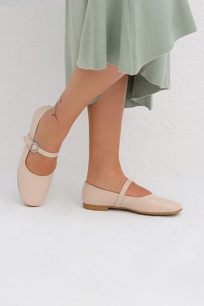 Beyond Beige Mary Jane Closure Degree Casual Shoes for Women
