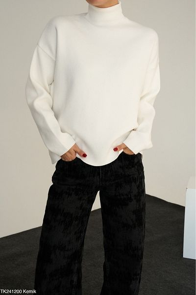 Lupies Women's Cream Turtleneck Basic Knitwear Sweater