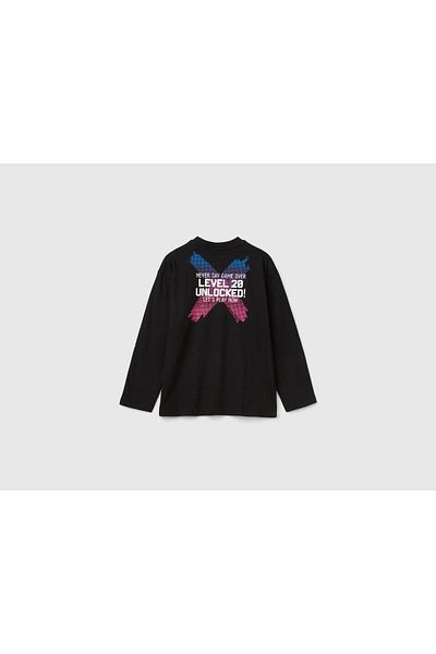 United Colors of Benetton Tricou negru cu mânecă lungă cu imprimeu multicolor cu efect 3D pentru băiat