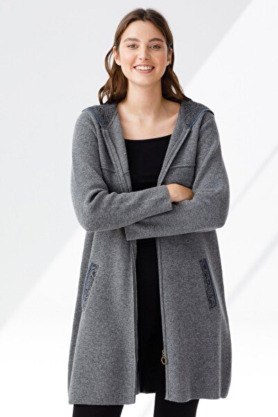 Desen Triko 22156 DESEN TRİKO KABAN KAPÜŞONU VE SIRT YIRTMACI JAKARLI