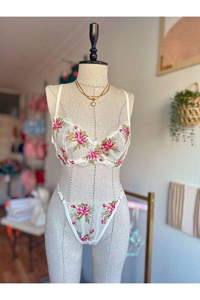 CES'Y LİNGERİE Olivia Pink-Green Embroidered Balen Brode Bra Suit
