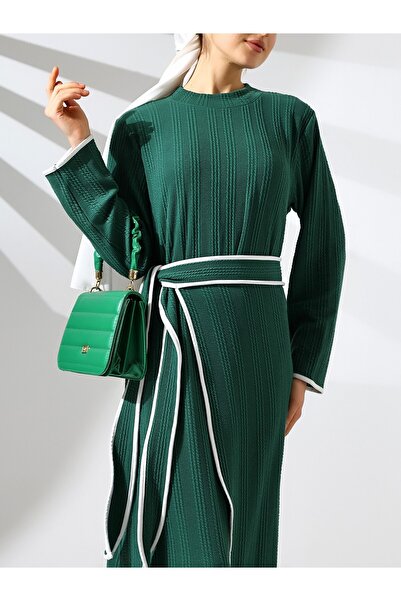 Modamorfo Stand Collar Knitted Crepe Waist Tied Two-Piece Dress - Emerald