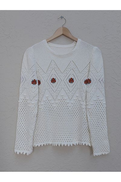 Modamorfo Ecrufarbener Strickpullover – Blumenstickerei und Pompon-Strickpullover