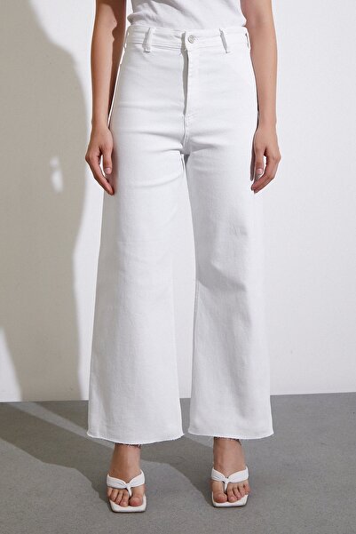 Never more White Loose Jeans - High Waist, Cut-Cut Leg