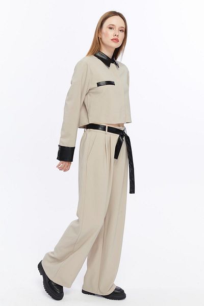 Appleline Set bluză și pantaloni pentru femei de culoare BEIGE - Detaliu din piele