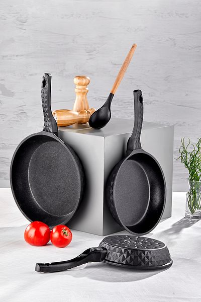 Taç Σετ τηγάνια Bella Cast 3 τεμαχίων Μαύρο 20 cm / 24 cm / 28 cm