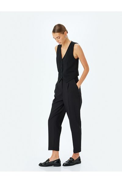 Koton Taschenfalten-Hose mit hoher Taille und Karottenschnitt