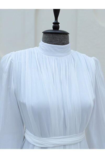 Modamorfo Šaty s balónovými rukávy z třpytivé látky se stahováním na ramenou - bílé