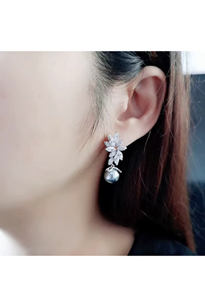 begüm jewelery DAMLA TAŞLARLA SÜSLÜ ZİRKON YAPRAK DESEN PARLAK TASARIM KÜPE