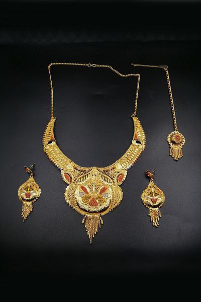 Kaftan Collection Indian Necklace and Forehead Set
