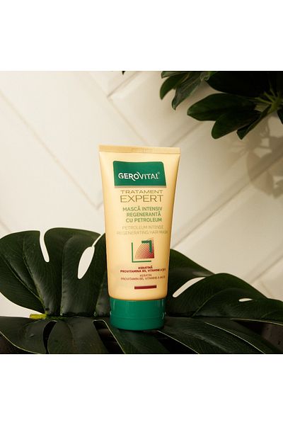 GEROVITAL TRATAMENT EXPERT MASCA INTENSIV REGENERANTA CU PETROLEUM 150ml