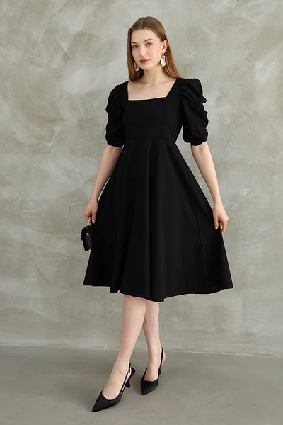 4S1B FASHION Rochie neagră evazată cu decolteu pătrat, lungime midi, cu mâneci cu baloane scurte 080