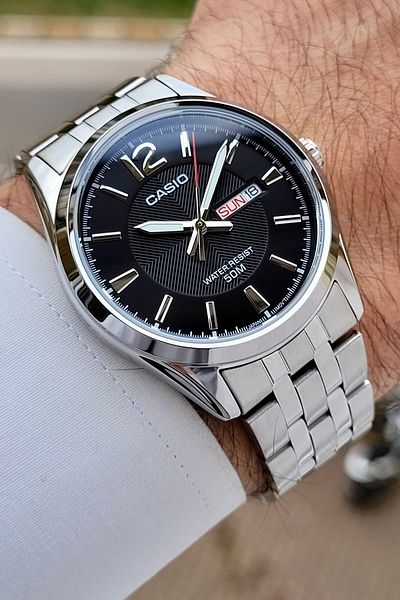 Casio Dial Black Band Metallic Color Men's Wristwatch