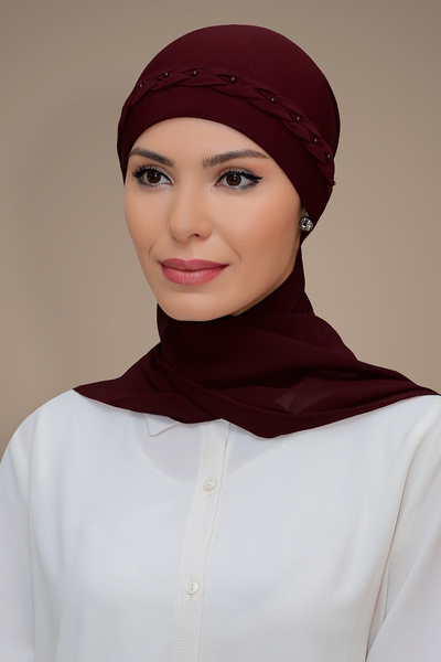 HÜRREM BONE حجاب فوري عملي بلون بوردو من قماش ساندي مع وشاح شيفون مضفر بتصميم...